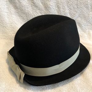 Kate Landry wool hat with beige bow